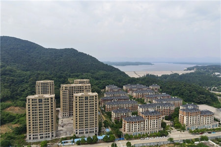 宝龙世家3室2厅2卫105万134m2带两个车库出售